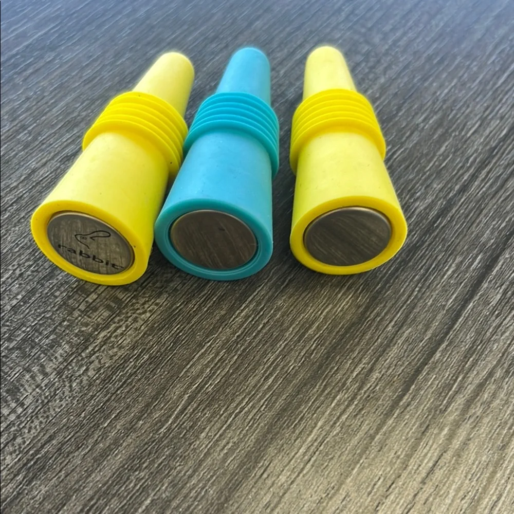 Colorful Silicone Bottle Stoppers Set. Houdini and Rabbit brand